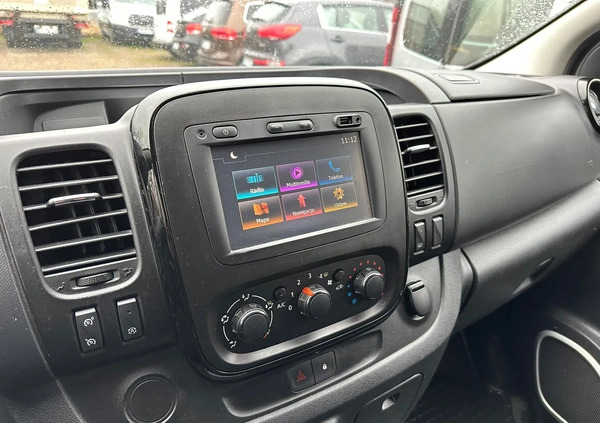 Opel Vivaro cena 69900 przebieg: 273900, rok produkcji 2016 z Piaseczno małe 781